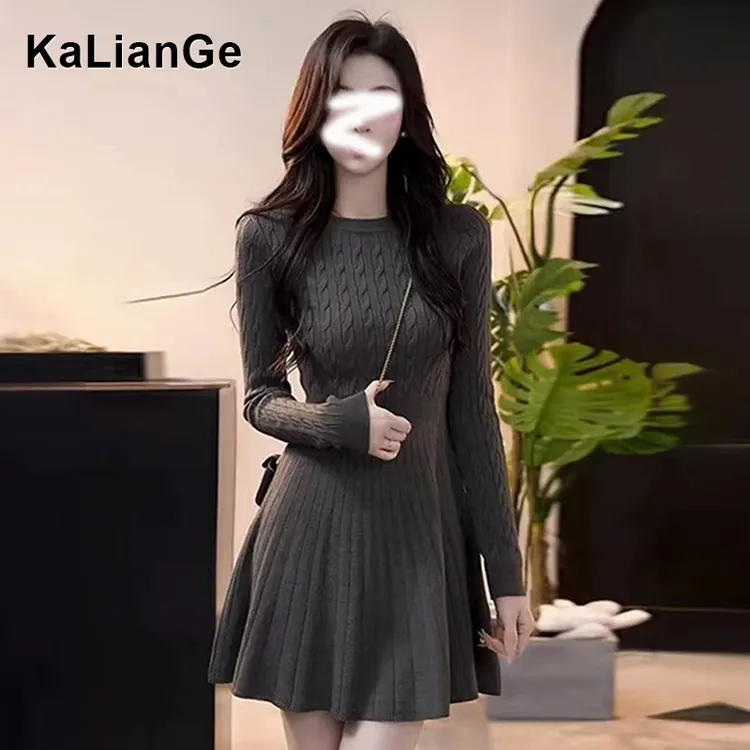 卡莲格/法式气质加厚打底连衣裙女2025秋冬保暖复古圆领麻花裙子