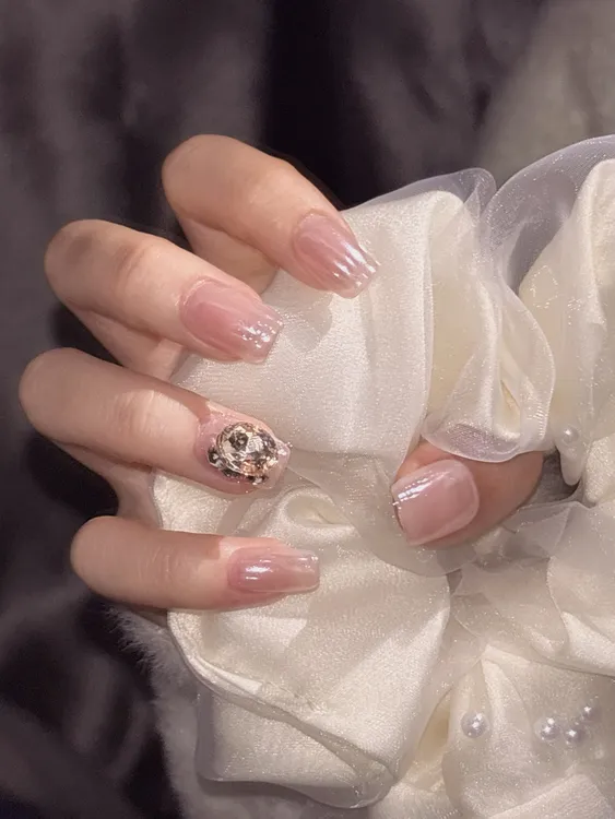 纯手工裸色椭圆穿戴甲精致美甲时尚之选