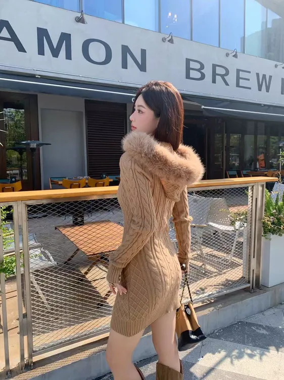 纯欲辣妹连帽麻花针织连衣裙女秋冬新款打底加厚收腰包臀毛衣短裙