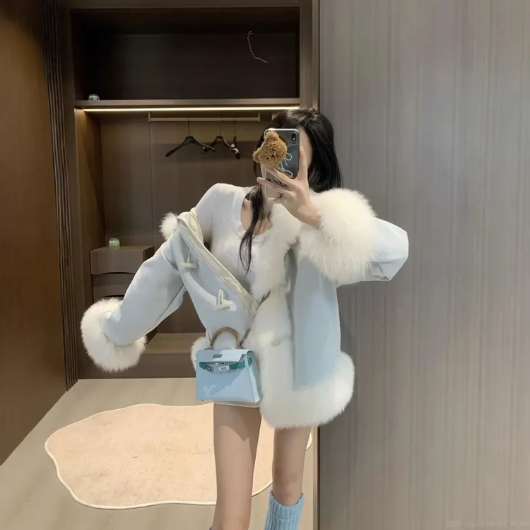 羽绒服女冬季小个子穿搭感气质洋气减龄甜美超好看设计感短款外套