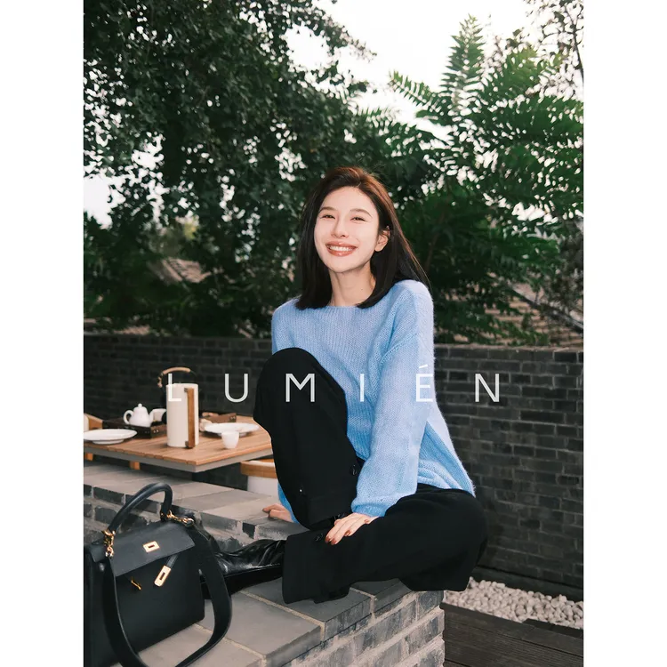 【LUMIEN 新品】“奶芙蓝”羊绒柔软遮肉显瘦慵懒风针织衫LX5HSS069