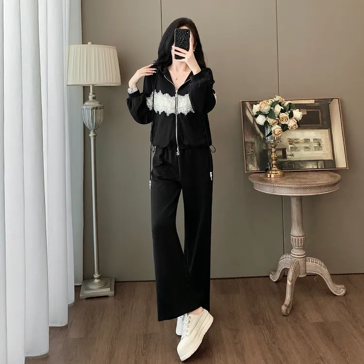 秋装女款爆款2025新款显瘦洋气时尚长袖休闲运动蕾丝拼卫衣两件套