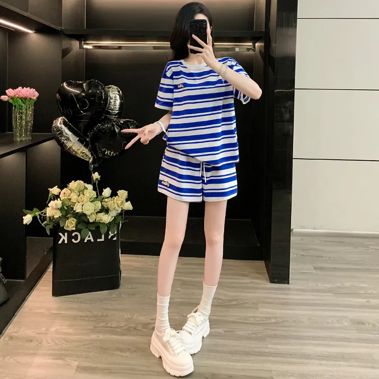 夏季新款韩版时尚休闲条纹运动女洋气小个子宽松短袖短裤两件套装