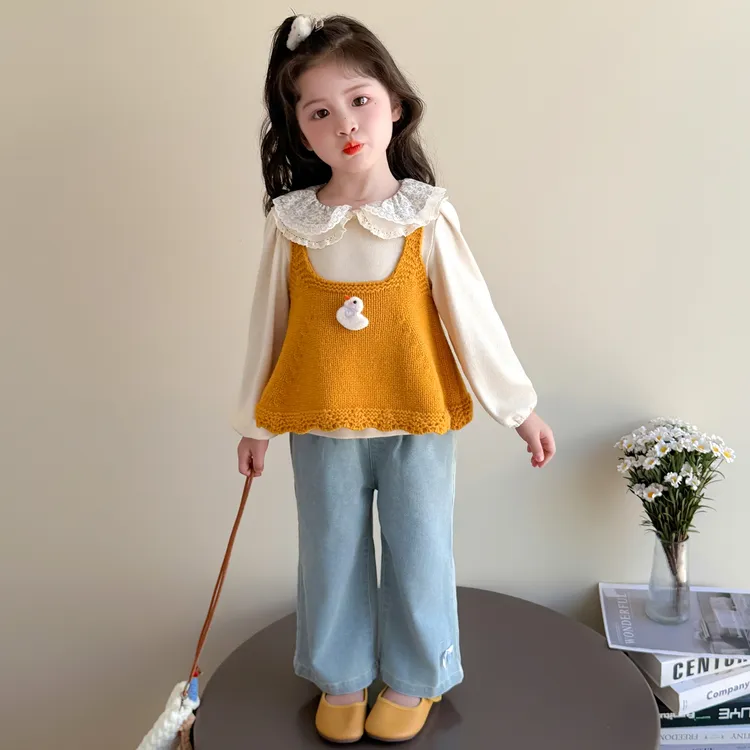 女宝幼儿园套装秋款女童可爱娃娃领针织马甲蝴蝶结牛仔裤三件套潮