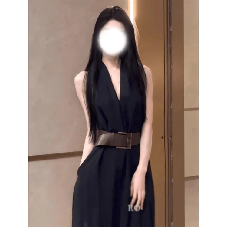 法式黑色挂脖无袖连衣裙女夏季纯欲高级感气质修身显瘦收腰长裙子