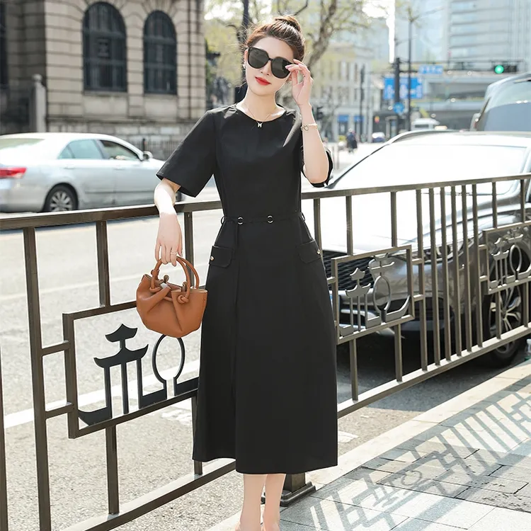 2025夏装新款洋气高级感简约时尚高端大气中长款气质女装连衣裙