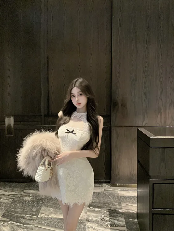 人比花娇 纯欲风性感辣妹挂脖蕾丝连衣裙法式收腰显瘦包臀短裙女