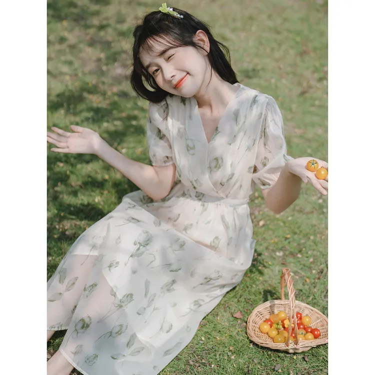阿秀2025夏季新款甜美V领系带收腰显瘦碎花文艺短袖连衣裙外贸订