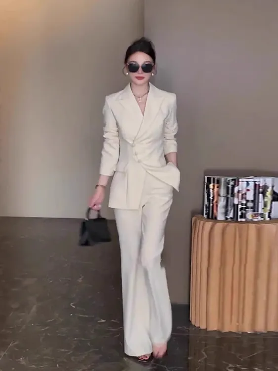 新中式国风高级感白色西装套装女2025新款春秋修身显瘦西服两件套