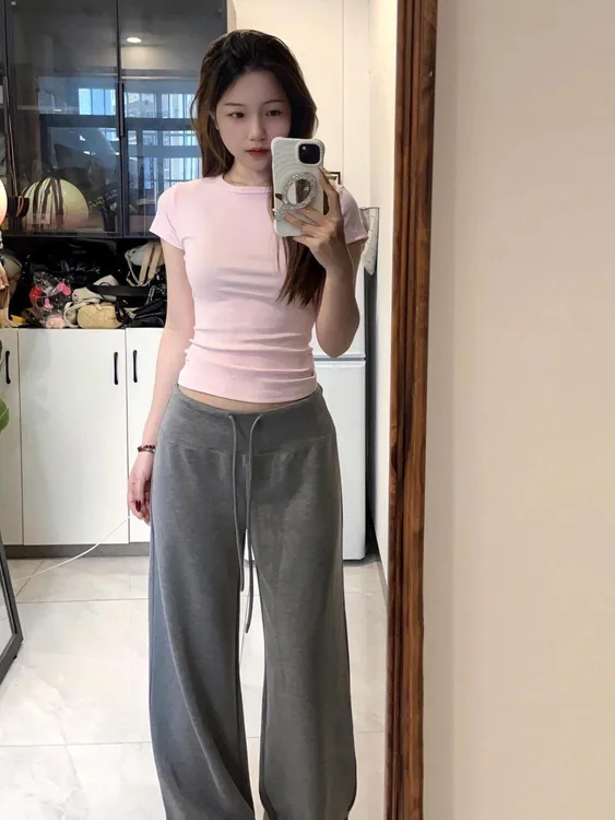韩系纯欲辣妹风粉色短款t恤女夏季爆款修身显瘦简约百搭收腰上衣