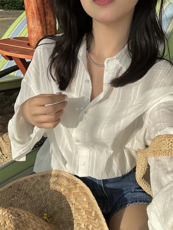 发现美上新！松弛感穿搭竖条纹肌理感防晒白色衬衣衬衫  8167