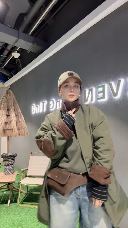 25777：绿色宽松外套风衣