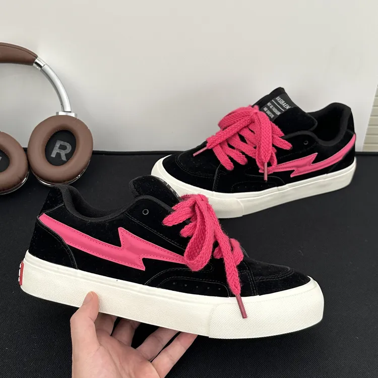 2025新款闪电面包男鞋秋冬干净感痞帅男款鞋子百搭休闲开车板鞋男