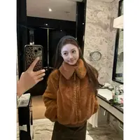 徐秋阳  焦糖慕斯 利落翻领立领手感超舒服上身显贵毛毛外套13826