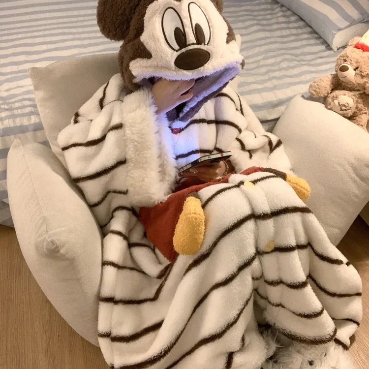 可爱卡通米奇连帽珊瑚绒睡袍女款秋冬新款大码加绒加厚保暖家居服