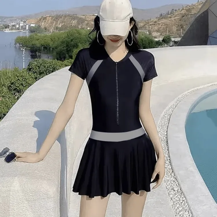 连体游泳衣服女款2025夏季新款网红款保守又好看遮肉显瘦速干洋气