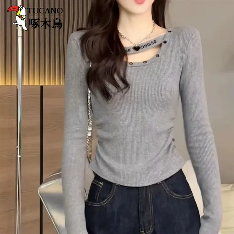 啄木鸟秋冬新款圆领镂空刺绣T恤收腰修身显瘦长袖设计感辣妹上衣 