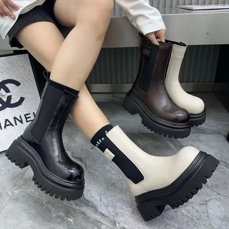 2025年新款切尔西英伦风复古圆头套筒烟筒靴女小个子增高厚底短靴