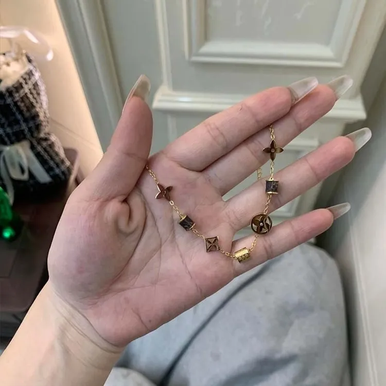 铜合金手链 复古四叶花小蛮腰手链女轻奢小众高级感精致叠戴手饰