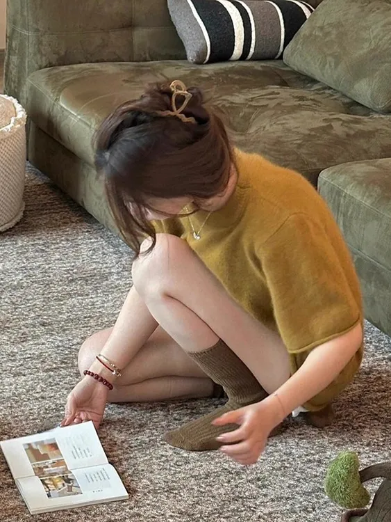 大码爆款早秋高级感气质上衣宽松休闲黄色圆领短袖t恤针织毛衣女