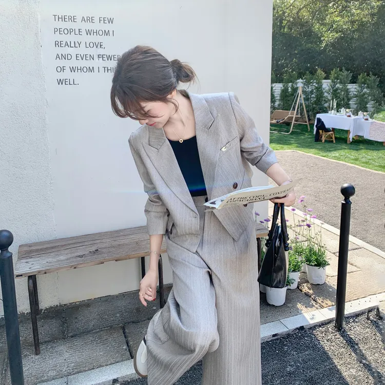韩系减龄高级感气质套装女2025春新款西装松弛感阔腿裤休闲两件套