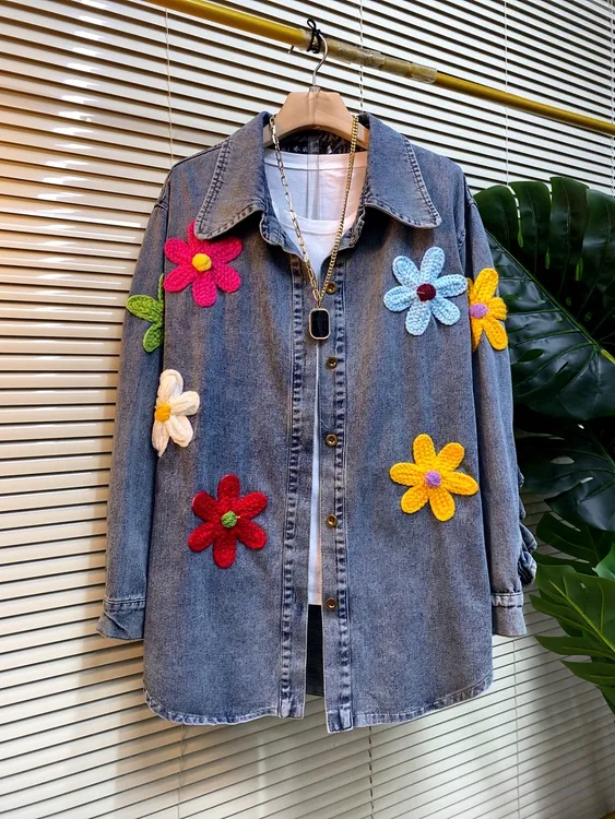 早春新款大码女装时尚洋气彩色太阳花朵装饰牛仔衬衫