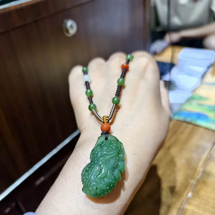 天然碧玉花生吊坠