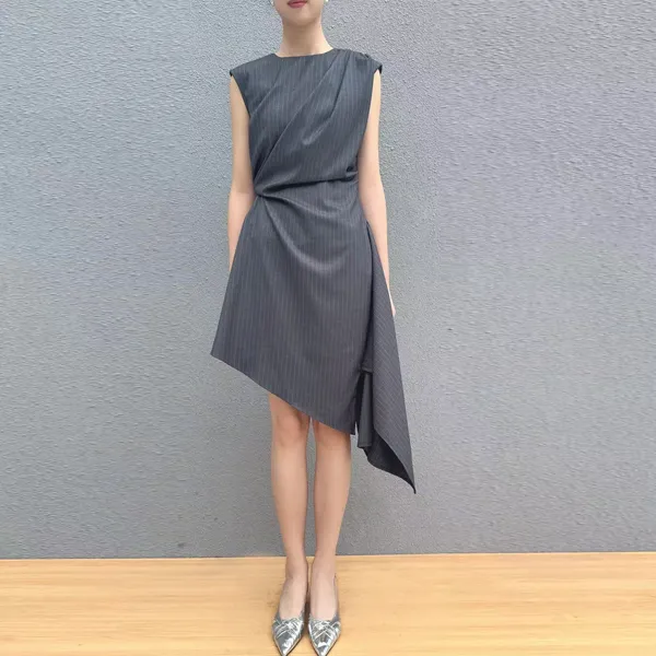 新款原创初秋季连衣裙无袖气质白领职场个性收腰通勤中长款条纹