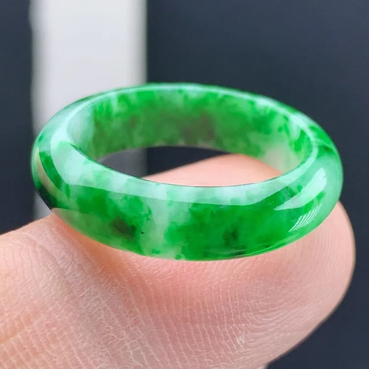 内径19.4石老坑飘花优惠缅甸纯天然A货翡翠绿色素面尾戒指环精美