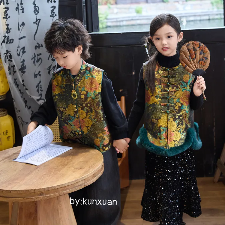 “金禧满堂”2025男女童冬款新中式织锦缎织金马甲姐弟装AU66S059