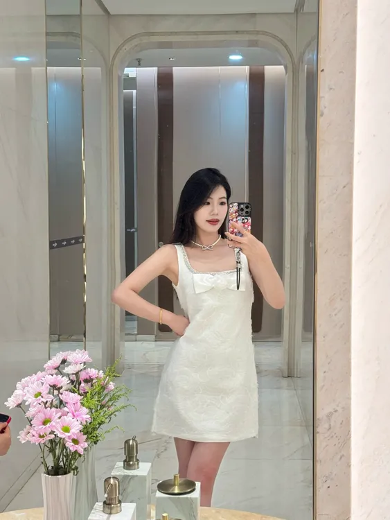 SP同款2025夏季新款优雅气质纯净白钻饰蝴蝶结薄纱蕾丝连衣裙短裙