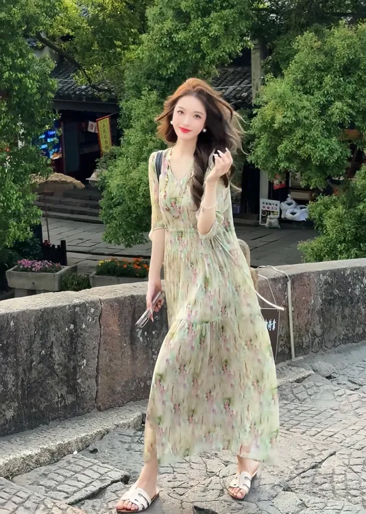 法式清新真丝桑蚕丝连衣裙女2025夏季新款宽松显瘦气质碎花中长裙