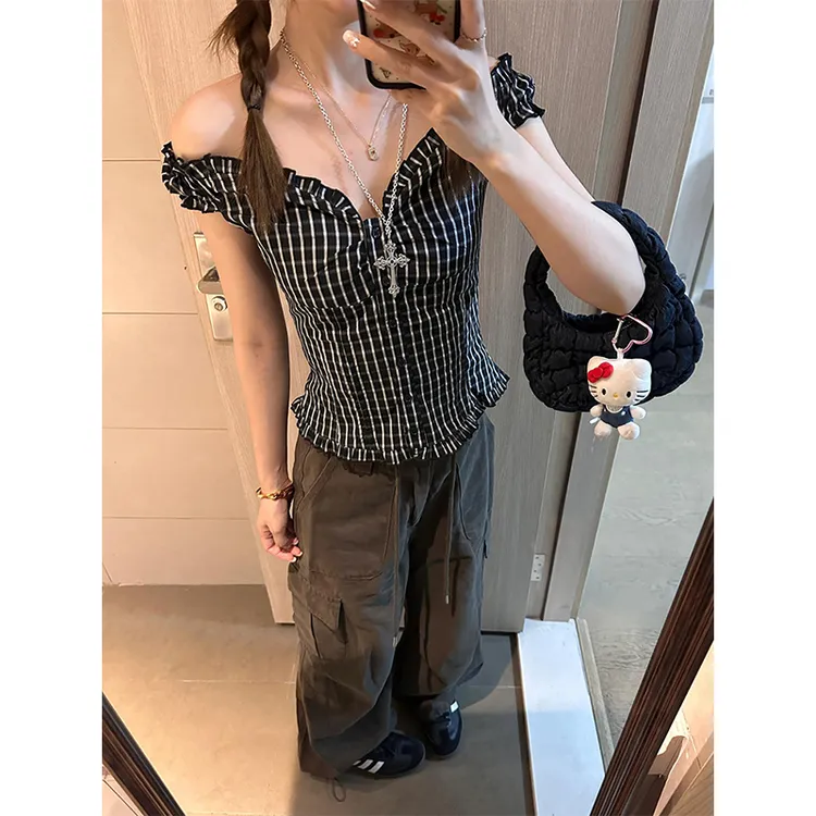 复古辣妹黑色格子一字肩两穿衬衫女夏季时尚穿搭收腰短款露肩上衣