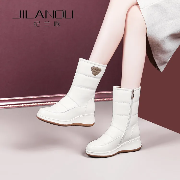 羊毛一体雪地靴女冬季2025新款女鞋软底加绒短靴厚底真皮中筒靴子