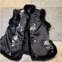 LHMknk1画报夫人原创自制秋冬新中式刺绣马甲 兔毛马甲