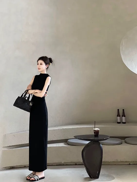 法式黑色半高领无袖背心连衣裙女夏季高级感气质赫本风包臀长裙子