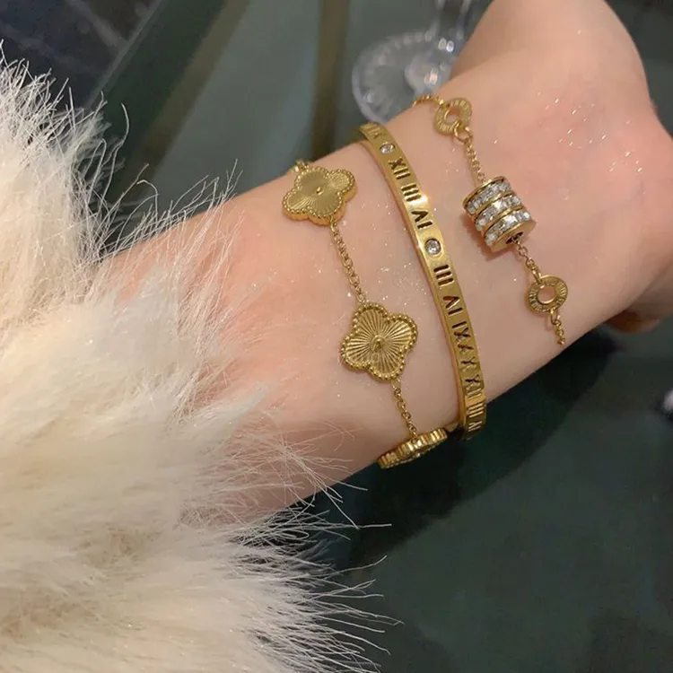 合金手镯 真金电镀爆款罗马手镯蛮腰四叶草手链三件套高级感