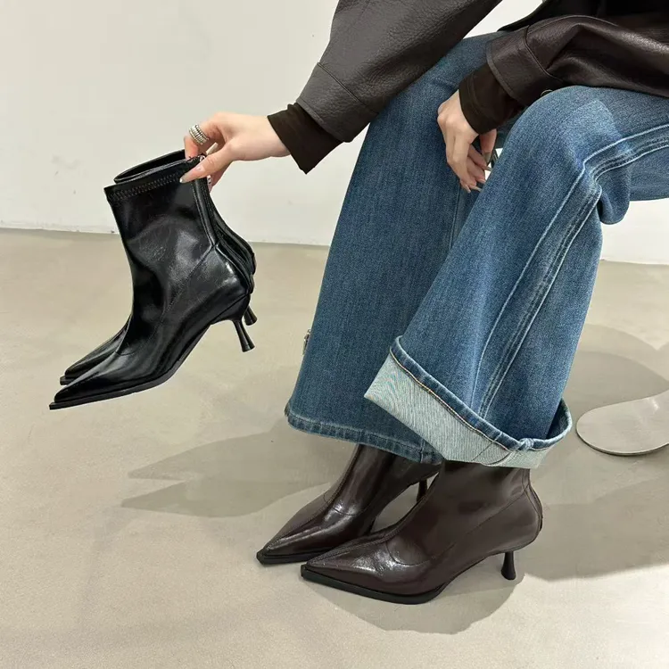 黑色尖头高跟短靴女2025秋冬新款法式细跟弹力瘦瘦靴气质小踝靴子