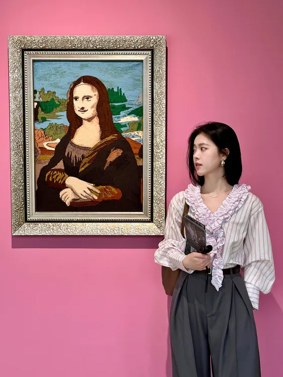 2025早春新款淡粉色V领花蕊边条纹长袖衬衫上衣女百搭直筒休闲裤