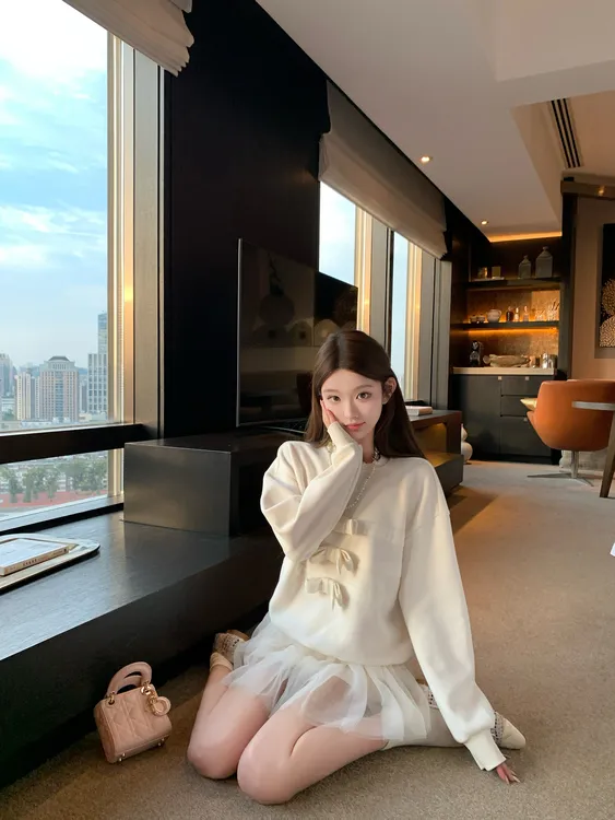 贝拉舞曲 慵懒风甜妹蝴蝶结圆领宽松百搭卫衣法式网纱A字裙两件套