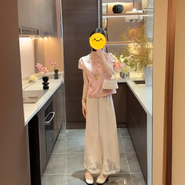 2025新款新中式重工刺绣缎面提花上衣女宽松直筒九分休闲裤两件套