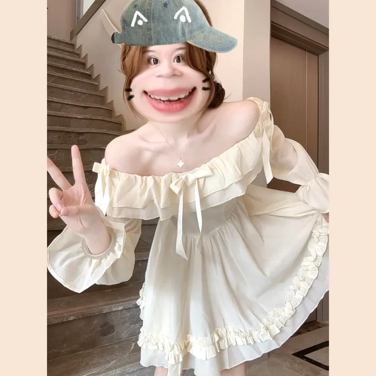 杏色小个子一字肩长袖连衣裙子女夏2025新款法式气质设计感早秋季