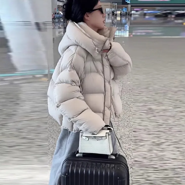 泡芙龟背白色短款羽绒服女2025冬季新款白鸭绒连帽面包服外套