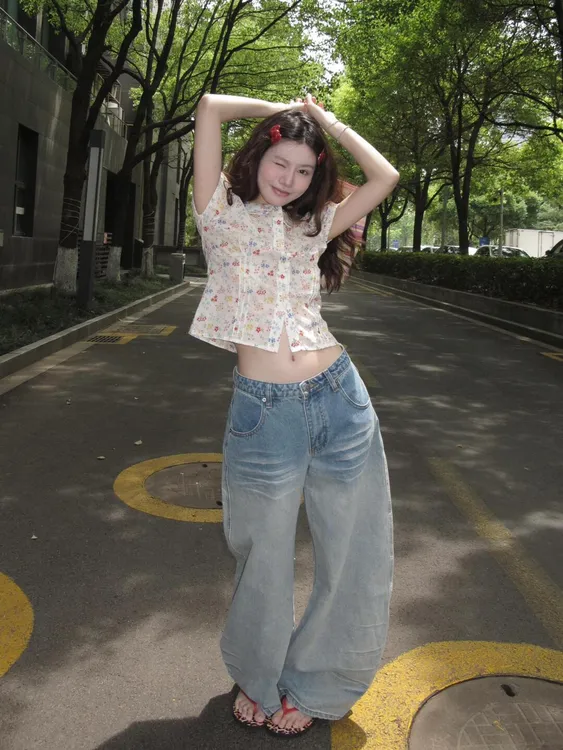 2025夏季新款碎花翻领设计感短袖衬衫女甜美风气质小衫上衣牛仔裤