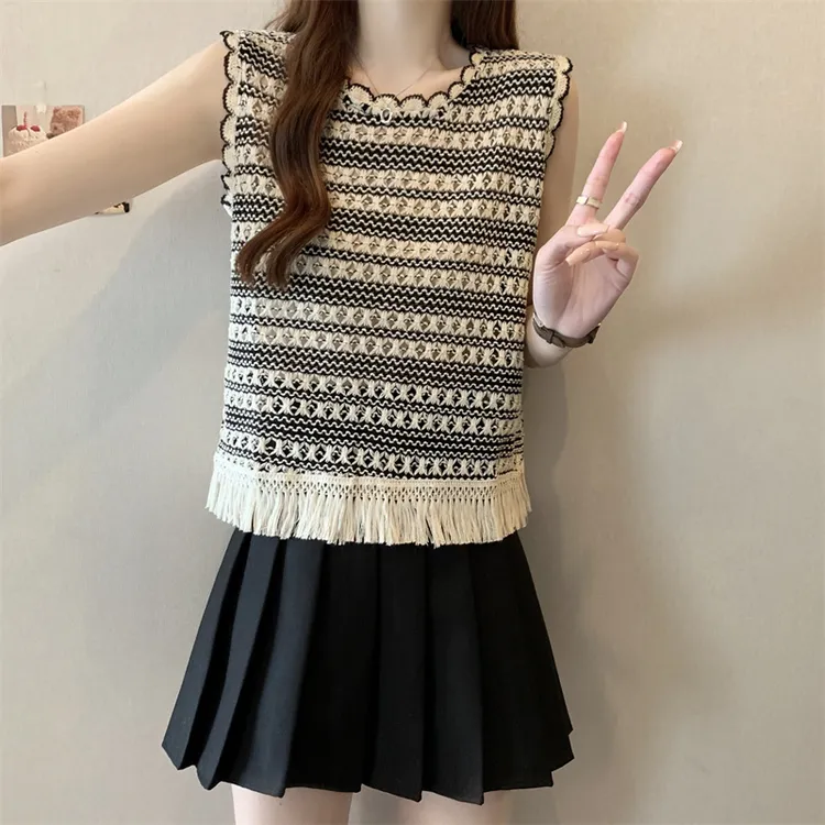 高级感小香风镂空条纹针织背心女修身短款外穿重工小众流苏无袖潮