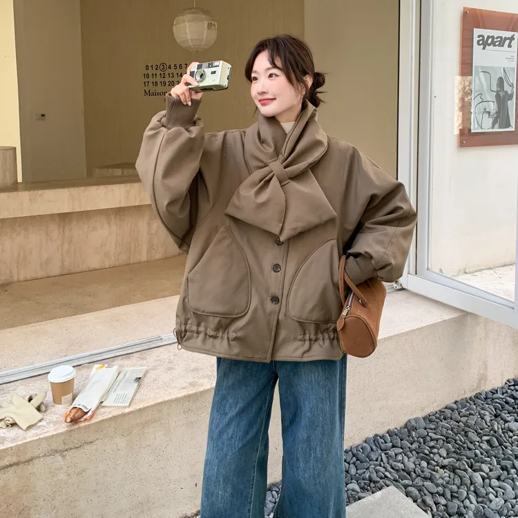 【奥莱撤柜】设计感围巾领加厚减龄羽绒女式短款加厚白鸭绒羽绒服