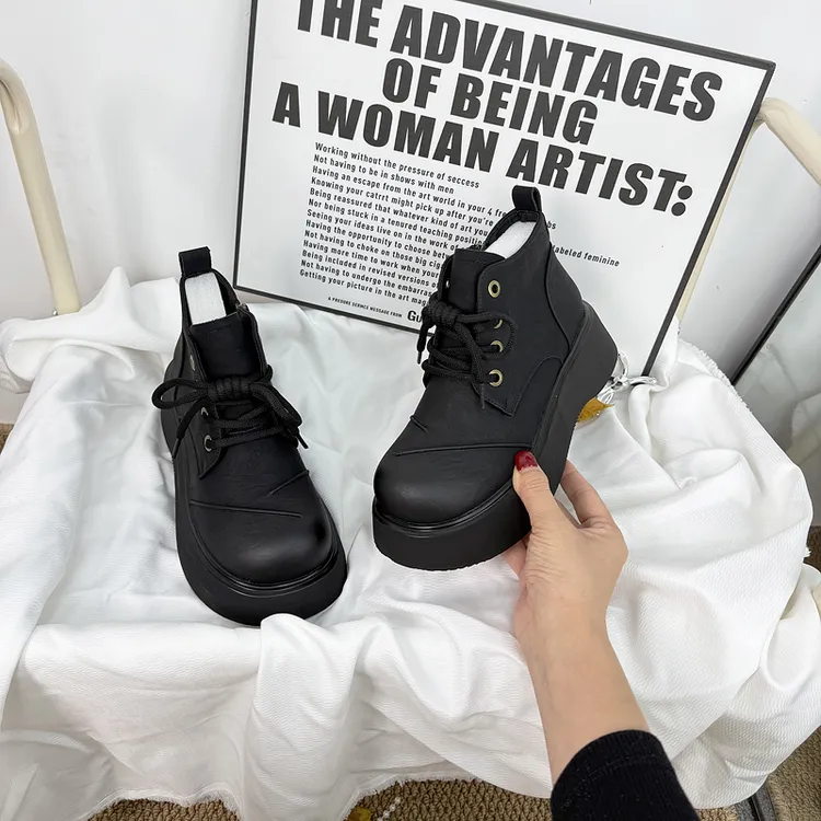 厚底圆头马丁靴女2025新款冬季加绒小个子增高好看显脚小真皮短靴