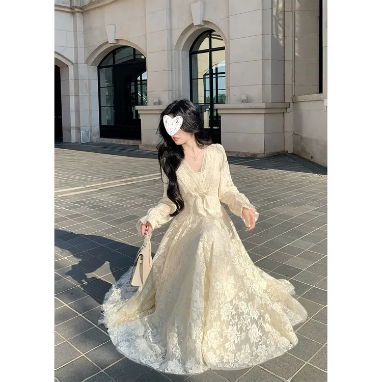 迷迭花园 法式纯欲v领蕾丝加绒连衣裙收腰千金风蓬蓬裙