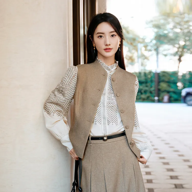 【蓝标】EP雅莹2025早秋女装 气质立领短款收腰西装马甲外套1009A