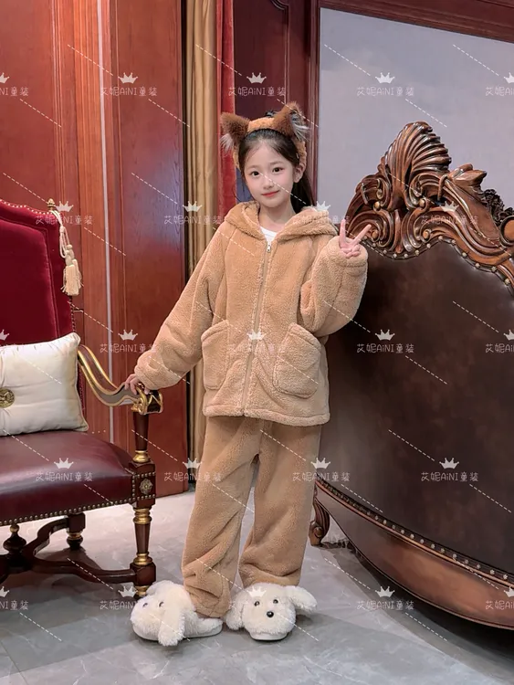女童家居服秋冬2025新款女大童法兰绒高端睡衣学生加绒加厚套装